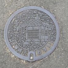 多賀城市のマンホール蓋の絵柄は壷碑のもの多し。