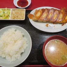 焼餃子定食（660円）を食べました
