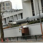 朝から警察官が多いです。