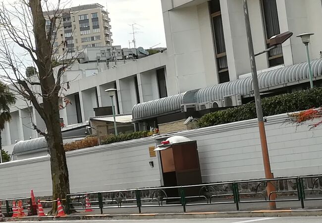 朝から警察官が多いです。