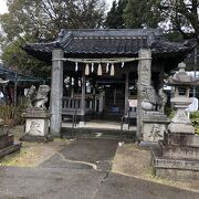 境内に赤壁さん（丸亀神社があります）