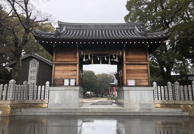 泊神社