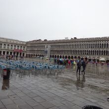 雨の広場