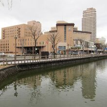 横は名門・秋田キャッスルホテル