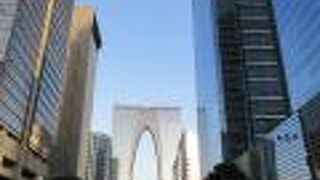 地下鉄の【中央公園】から【星海広場】駅までは絶好の散策コースです。