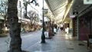 昔ながらの雰囲気感じる商店街