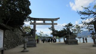 水に浮かぶ神社