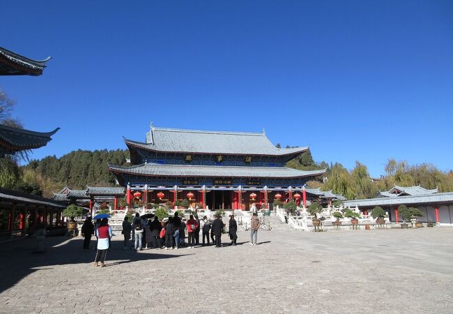 再建された建築が並びます。