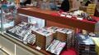 色々なケーキやスイーツが販売