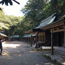 本殿周りに並ぶ全国の分社