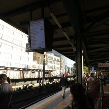 この19:00発の空港行きに乗り込みます