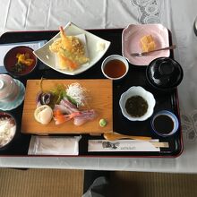 お昼の刺身定食