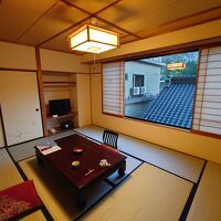 部屋は綺麗な和室で寛げます。