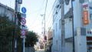 個人経営の店が点在しています