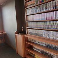 湯上り処には沢山の本がありました