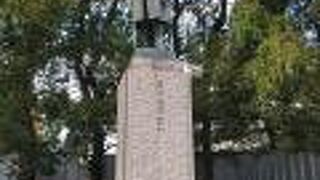 ”私利を追わず公益を図る”の信念を生涯貫いた大実業家の銅像です！