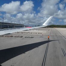 ＪＡＬ９４１便で成田からグアムへ１４：２５到着