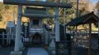 祠のような社殿