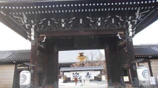 京都駅の近くにある広くて立派な寺院です。