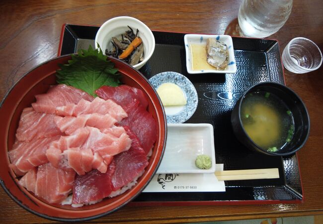 「大間んぞく」で３色マグロ丼を食べて大満足！また食べに行きたい！