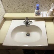 部屋に洗面所とトイレがありました