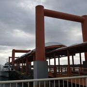 石垣島からの船が着きます．