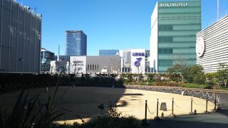 人混みを避けてテラスへf(^_^;