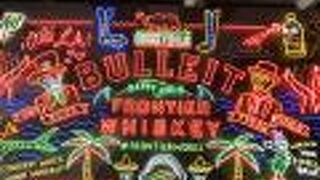 気軽に飲食できる店がたくさんある、ダウンタウンのマーケット（La La Landロケ地）