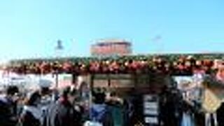 カットフルーツとチョコドーナツもあります