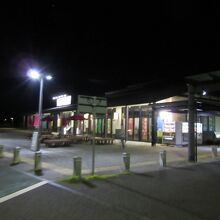 新東名の休憩施設では小さめですが他高速のSA並み