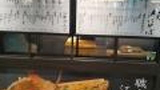 昼間に御酒も飲めるそばやです。