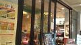 オフィスビルでオムライス