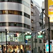 南池袋の抜け道の商店街