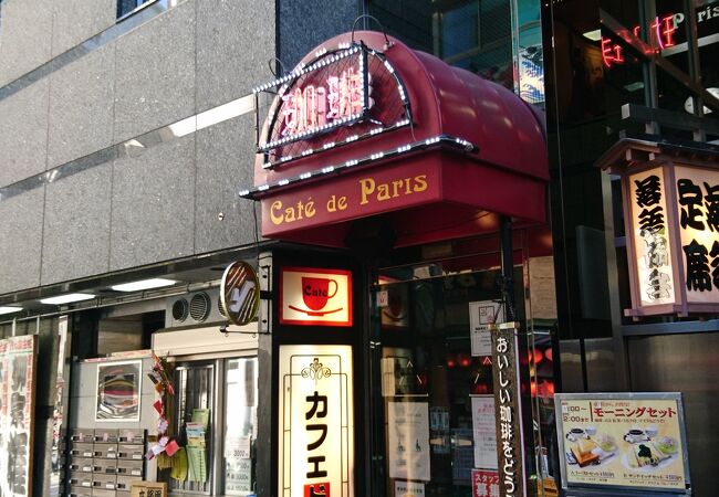 エスカレーターのある喫茶店