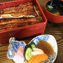 上うな重、５４００円です。ボリュームがありました。