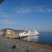 晴れの日の高松港は最高のロケーション
