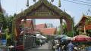 ワット フアラムポーンの本堂