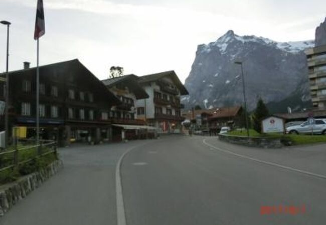 ドルフ通りに宿泊ホテルGrindelwalderhof がありました