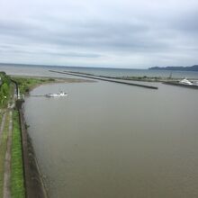 内房線車窓、東京湾を一望