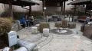 石段街の休憩所