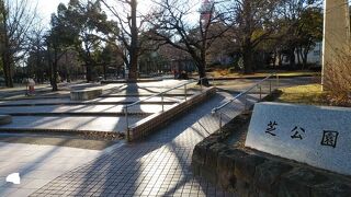 一等地にある広大な公園