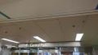 栄駅と久屋大通駅の間に立地する地下街