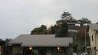 「いがいと！福知山」な福知山は福知山城下に広場を設けて観光客誘致に力を入れています