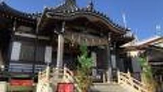 大磯漁港の近くにある