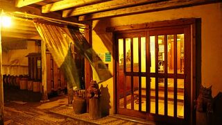 広大な敷地にある伝統家屋での美味しい食事を楽しみました。