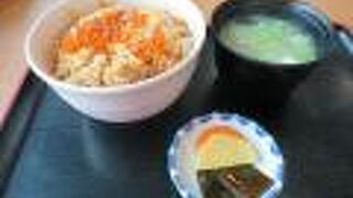 いくらの入ったうに飯丼