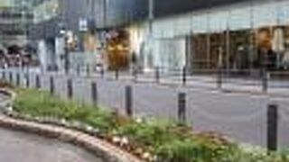 地下から入れます