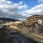 川沿いの散歩道