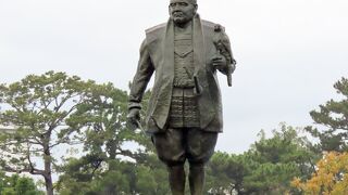 【徳川家康公之像】鷹狩のポージング