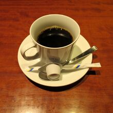 コーヒーで2500円です